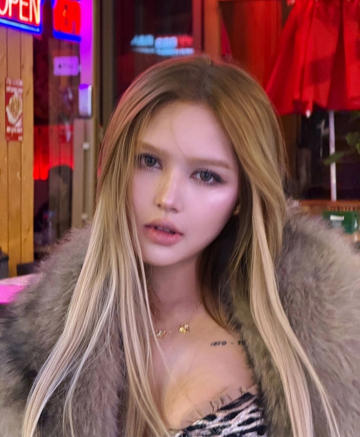 Xoài Non khoe vẻ đẹp cuốn hút trong loạt ảnh tại Itaewon