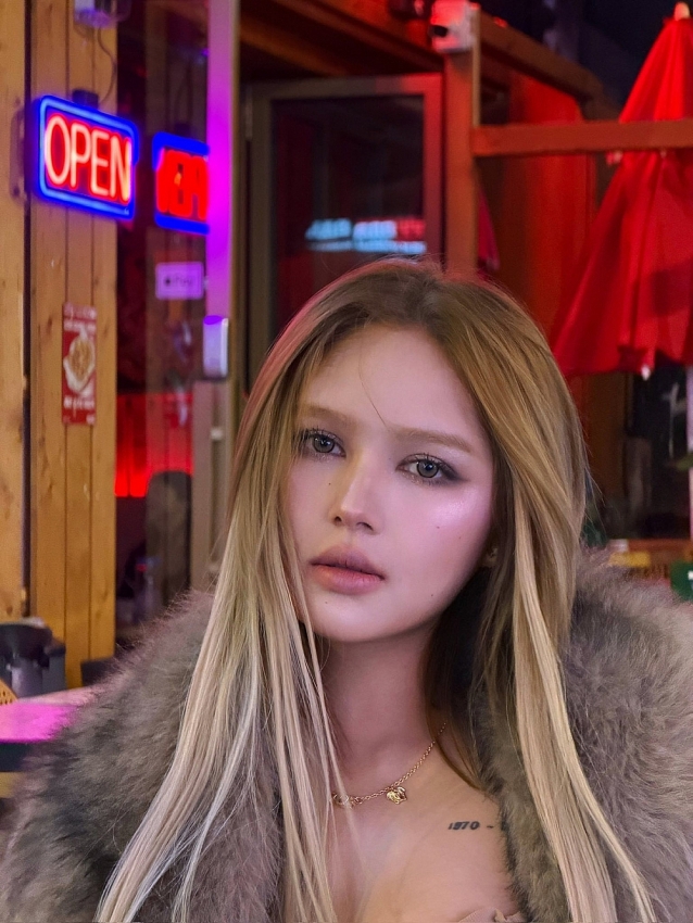 Xoài Non khoe vẻ đẹp cuốn hút trong loạt ảnh tại Itaewon