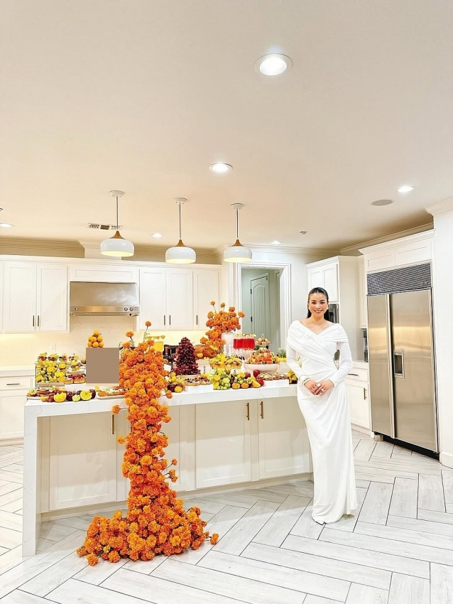 Phạm Hương khoe cuộc sống bình yên ở trời Tây Phạm Hương khoe cuộc sống bình yên ở trời Tây