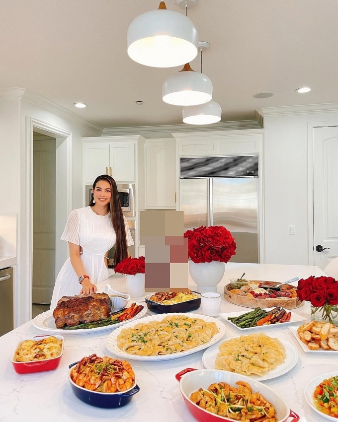 Phạm Hương khoe cuộc sống bình yên ở trời Tây Phạm Hương khoe cuộc sống bình yên ở trời Tây