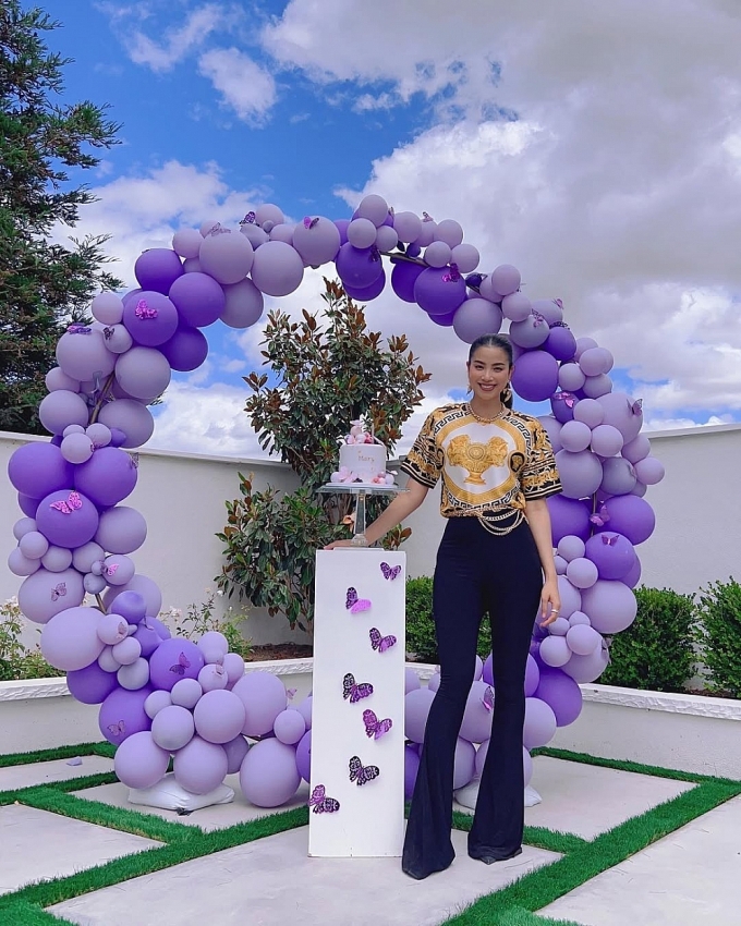 Phạm Hương khoe cuộc sống bình yên ở trời Tây Phạm Hương khoe cuộc sống bình yên ở trời Tây