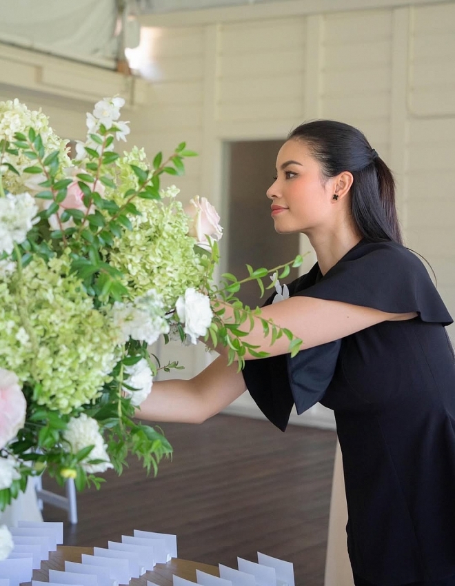 Phạm Hương khoe cuộc sống bình yên ở trời Tây Phạm Hương khoe cuộc sống bình yên ở trời Tây