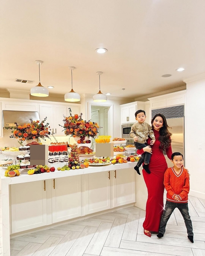 Phạm Hương khoe cuộc sống bình yên ở trời Tây Phạm Hương khoe cuộc sống bình yên ở trời Tây