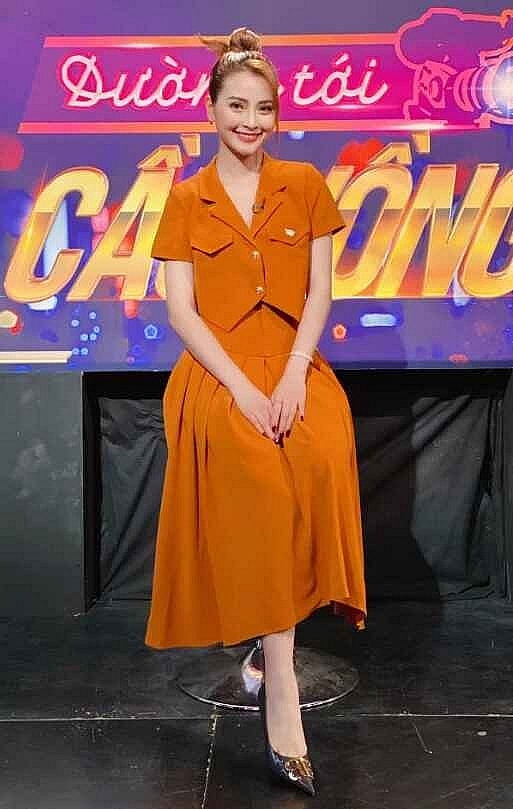 MC Mù Tạt xinh đẹp trong loạt trang phục công sở, visual thăng hạng