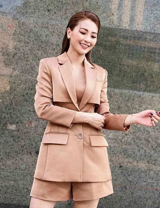 MC Mù Tạt xinh đẹp trong loạt trang phục công sở, visual thăng hạng