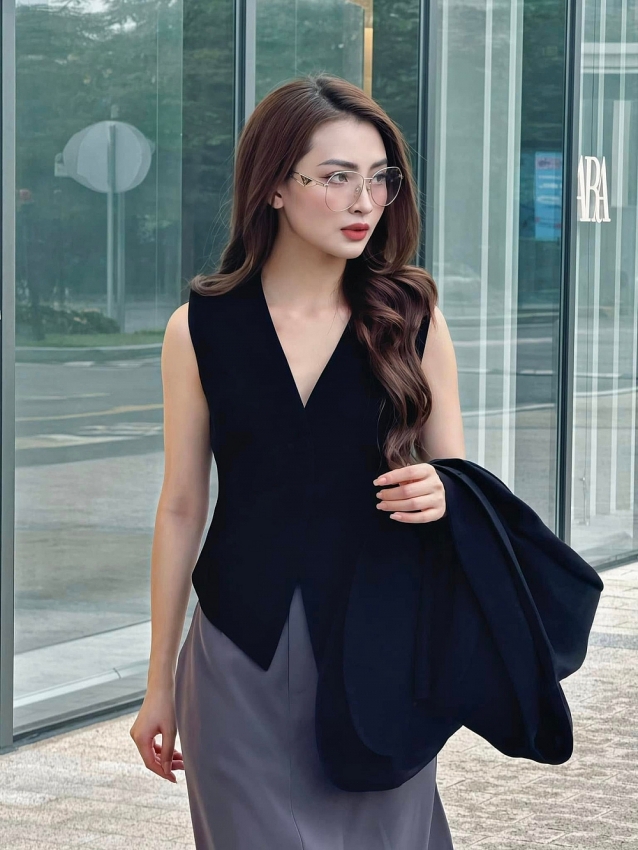 MC Mù Tạt xinh đẹp trong loạt trang phục công sở, visual thăng hạng