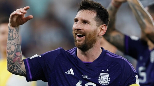 Argentina đứng đầu bảng trong ngày Messi sút hỏng phạt đền
