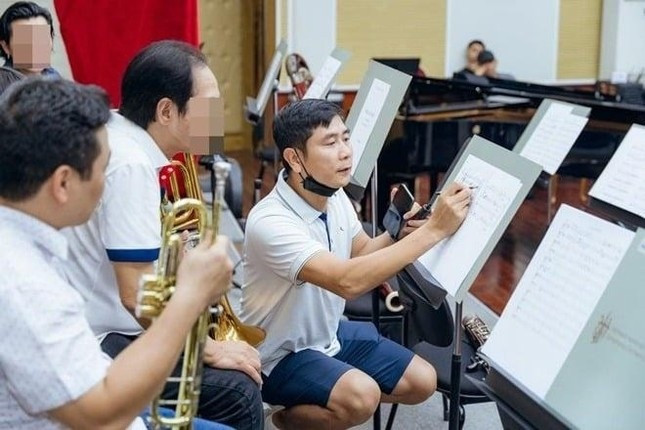Hồ Hoài Anh xin nghỉ không lương tại Học Viện Âm nhạc sau ồn ào Tây Ban Nha