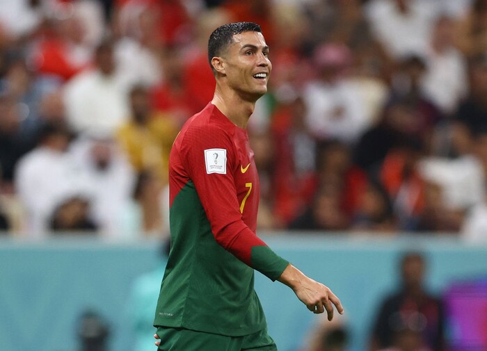 Messi càng hay, Ronaldo càng làm khổ Bồ Đào Nha