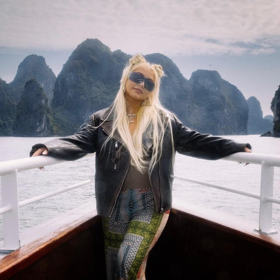 Christina Aguilera đón sinh nhật trên du thuyền ở Vịnh Hạ Long