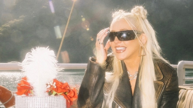 Christina Aguilera đi trực thăng, đón sinh nhật trên Vịnh Hạ Long