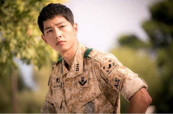 Vẻ đẹp nóng bỏng, gợi cảm của bạn gái Song Joong Ki