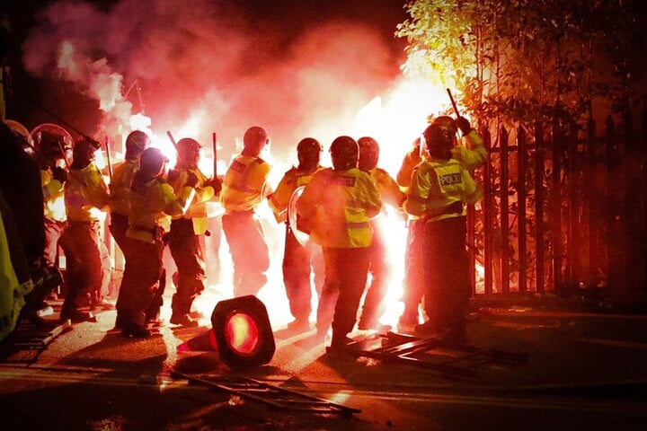 Gây bạo loạn tại cúp châu Âu, 46 người bị cảnh sát Anh bắt giữ