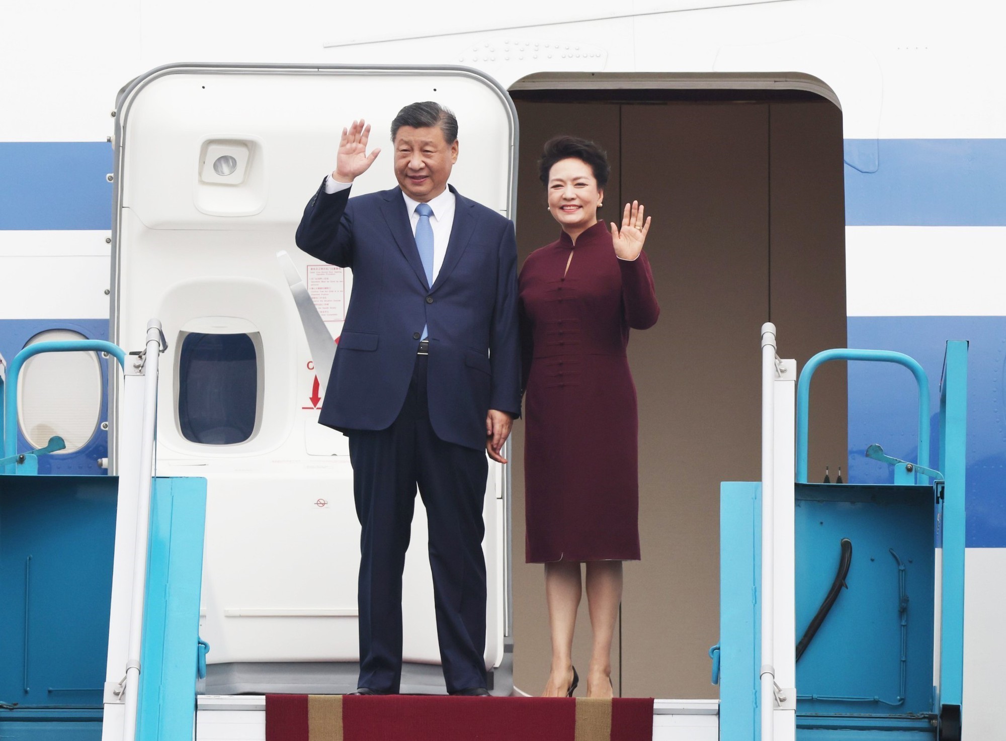 Tổng Bí thư, Chủ tịch nước Trung Quốc Tập Cận Bình đến Hà Nội, bắt đầu chuyến thăm cấp Nhà nước tới Việt Nam