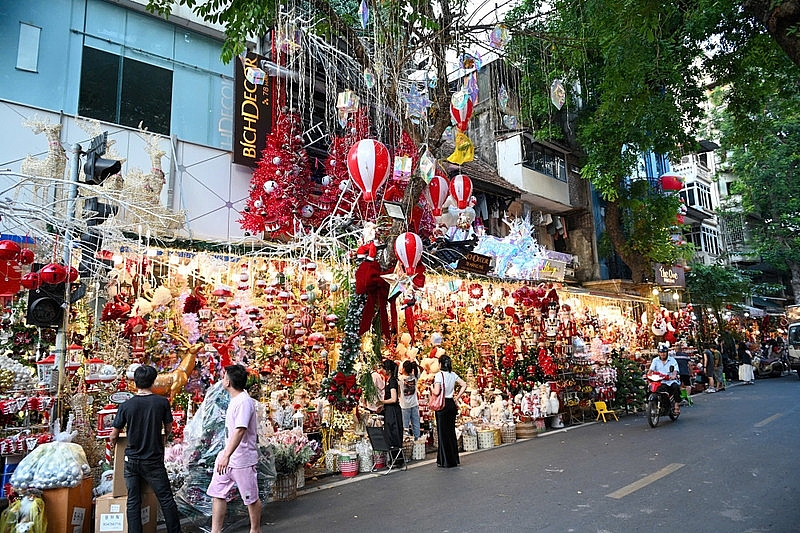 Mê mẩn không khí Giáng sinh trên phố Hàng Mã