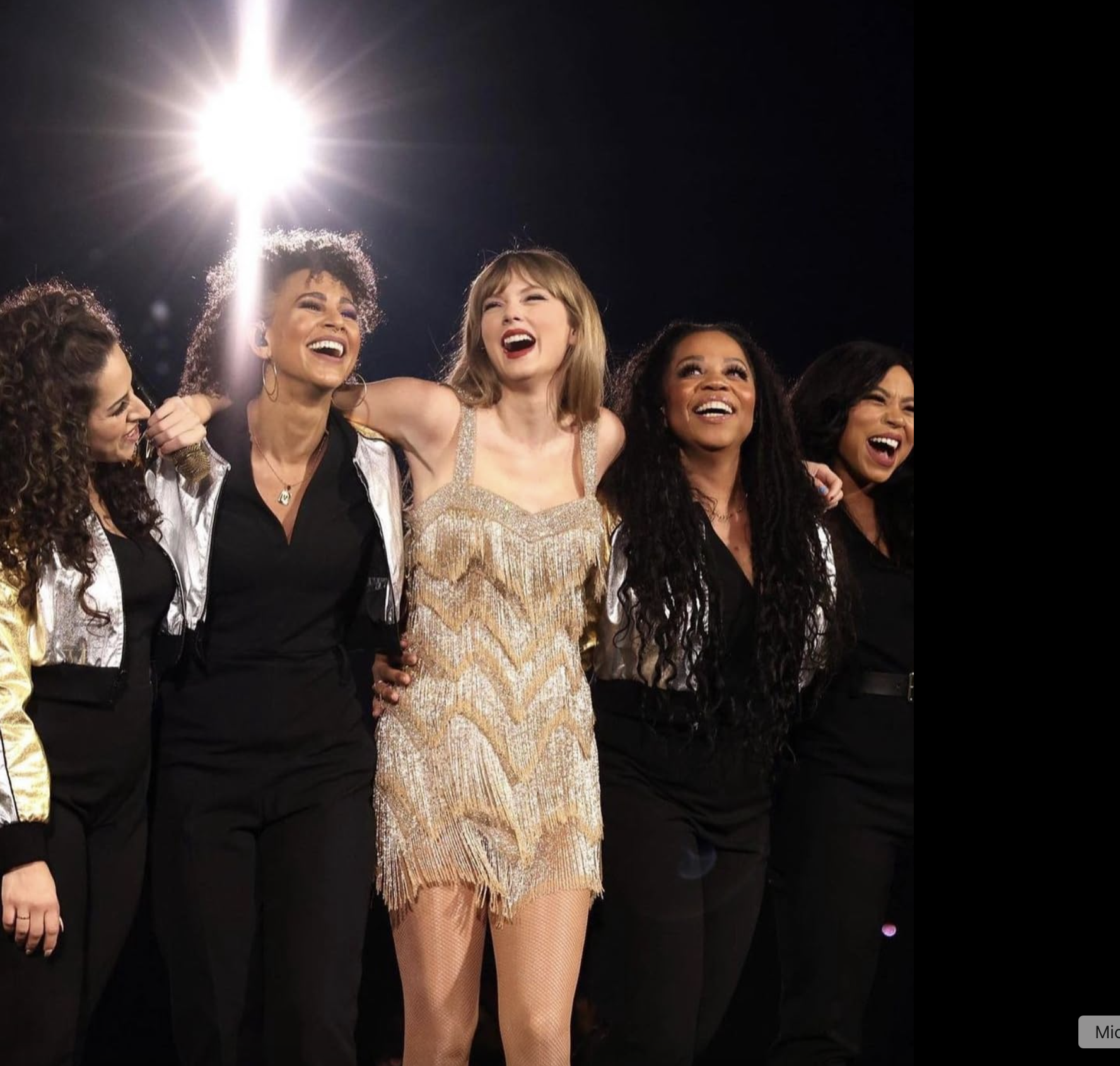 Taylor Swift Khép Lại "The Eras Tour" Với Kỷ Lục Ấn Tượng