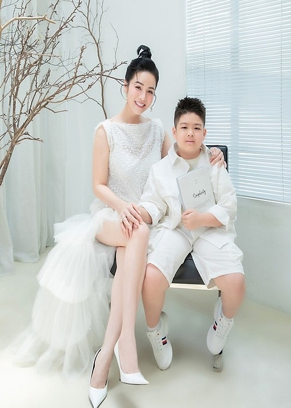 Đường tình của “phú bà” Nhật Kim Anh Đường tình của “phú bà” Nhật Kim Anh