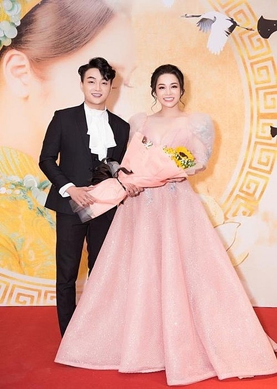 Đường tình của “phú bà” Nhật Kim Anh Đường tình của “phú bà” Nhật Kim Anh