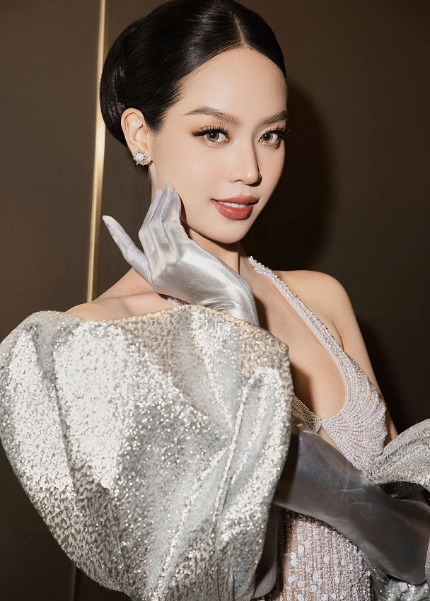 Nhan sắc Hoa hậu Thanh Thủy nhận ‘mưa’ lời khen sau hơn 1 tháng đăng quang Nhan sắc Hoa hậu Thanh Thủy nhận ‘mưa’ lời khen sau hơn 1 tháng đăng quang