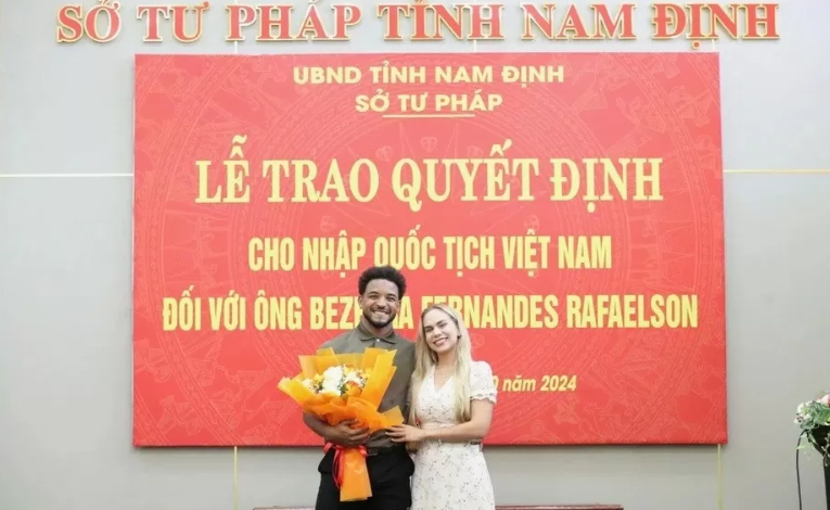 Gia đình nhỏ hạnh phúc của tiền đạo Nguyễn Xuân Son