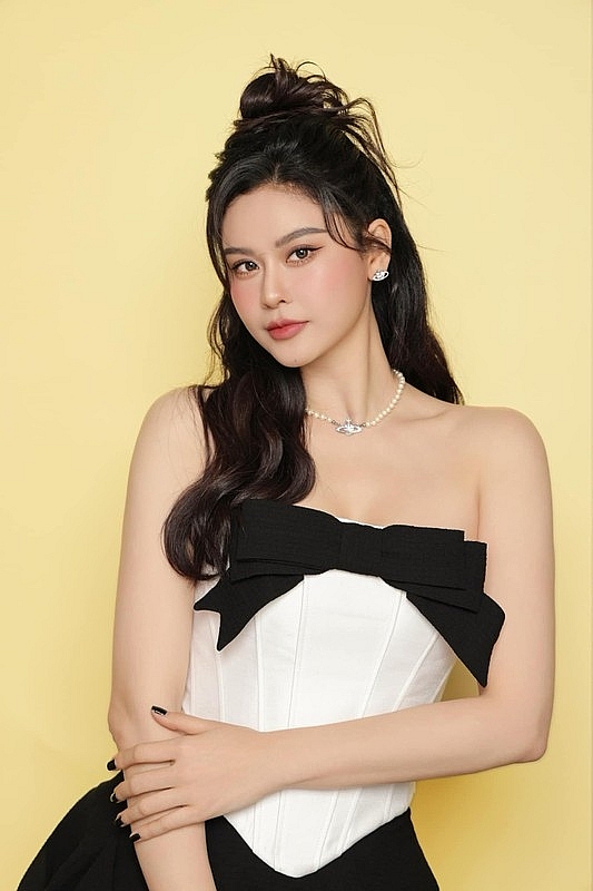 “Gái một con” Trương Quỳnh Anh khoe dáng gợi cảm “Gái một con” Trương Quỳnh Anh khoe dáng gợi cảm