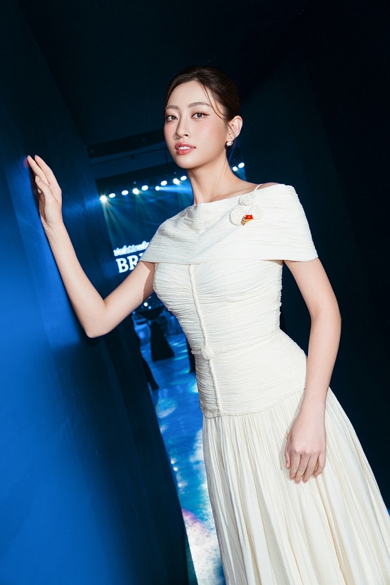 Lương Thùy Linh hoá quý cô nước Anh, tiếp tục ghi dấu ấn đậm nét ở lĩnh vực MC Lương Thùy Linh hoá quý cô nước Anh, tiếp tục ghi dấu ấn đậm nét ở lĩnh vực MC