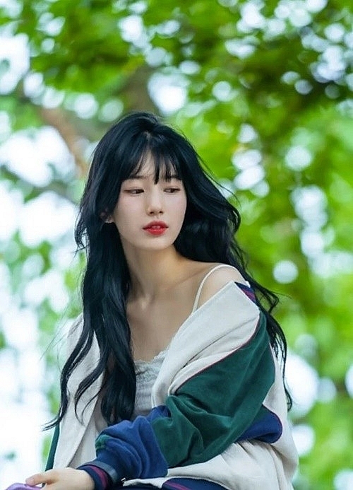 Vì sao clip Suzy chạy bộ ở Hồ Tây gây sốt?