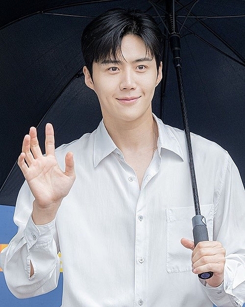 Vì sao clip Suzy chạy bộ ở Hồ Tây gây sốt?