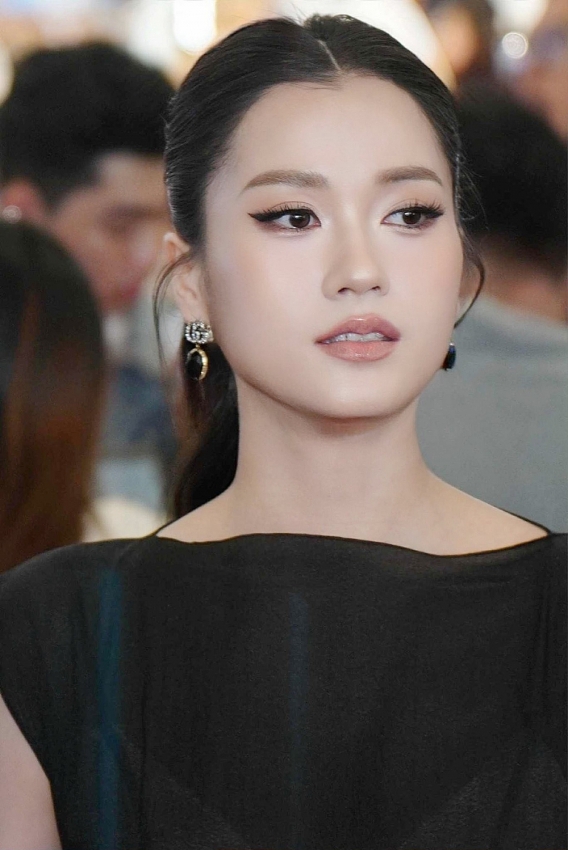 Lâm Vỹ Dạ lột xác sau giảm 14 kg, nhan sắc thăng hạng trông thấy Lâm Vỹ Dạ lột xác sau giảm 14 kg, nhan sắc thăng hạng trông thấy