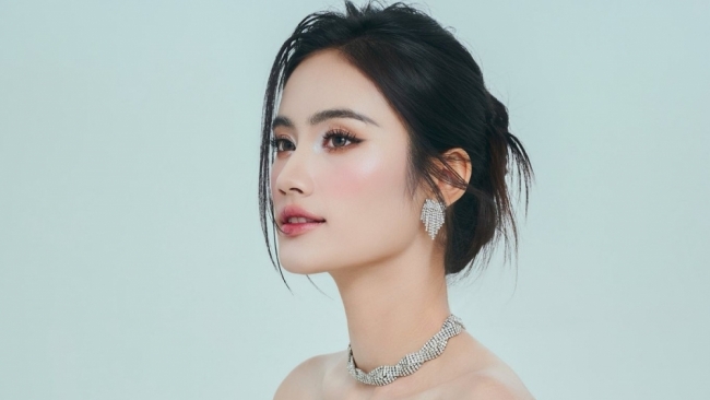 Ý Nhi trở về nước đồng hành cùng Miss World Vietnam 2025.