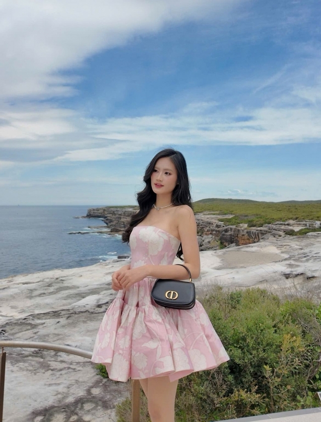 Ý Nhi trở về nước đồng hành cùng Miss World Vietnam 2025. Ý Nhi trở về nước đồng hành cùng Miss World Vietnam 2025.