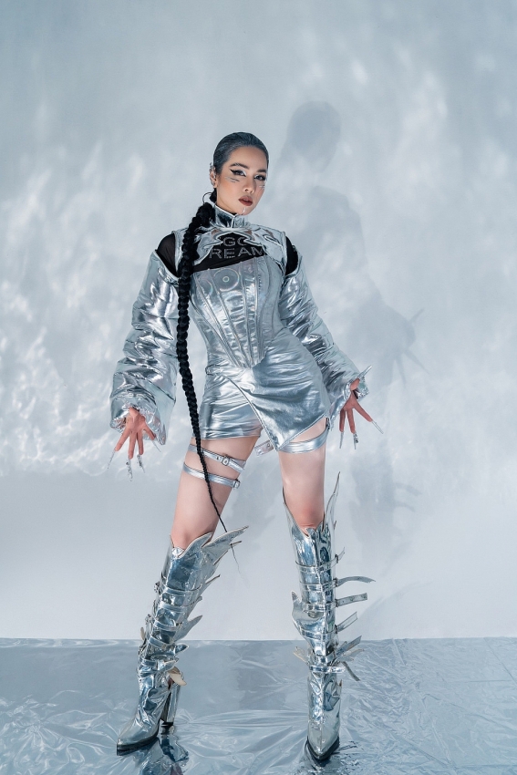 Nhật Kim Anh đa tài, sống bình yên bên hai con