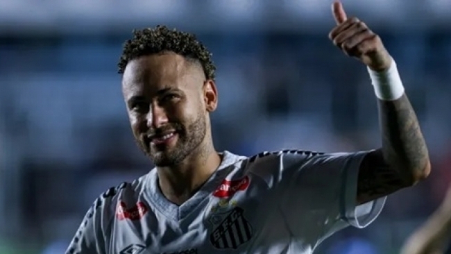 Neymar chấn thương vẫn lập hat-trick