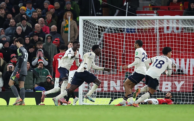 Man Utd bị la ó, chỉ trích dữ dội khi gây thất vọng tại Old Trafford