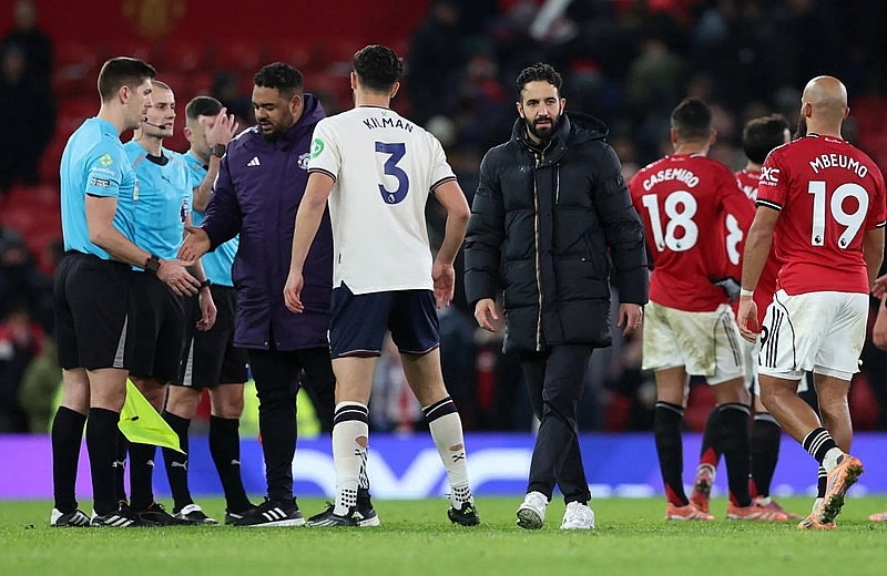 Man Utd bị la ó, chỉ trích dữ dội khi gây thất vọng tại Old Trafford