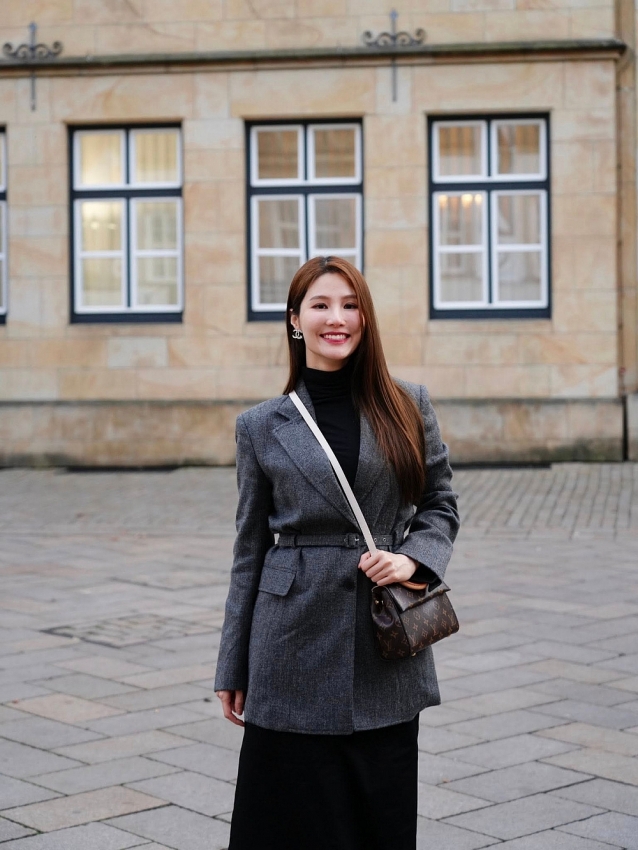 Diễm My 9X tuổi 35 khoe nhan sắc gái một con rạng rỡ