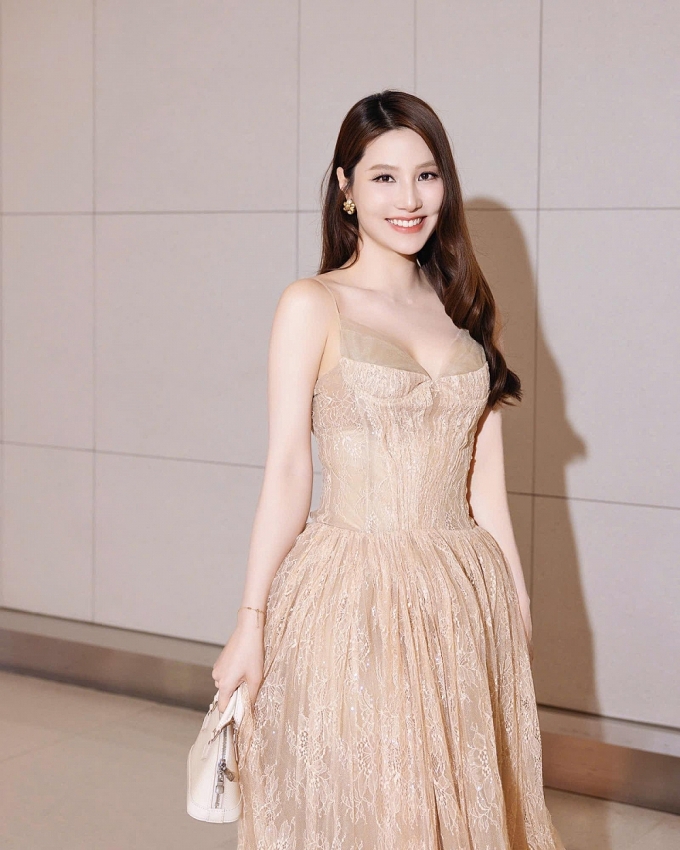 Diễm My 9X tuổi 35 khoe nhan sắc gái một con rạng rỡ