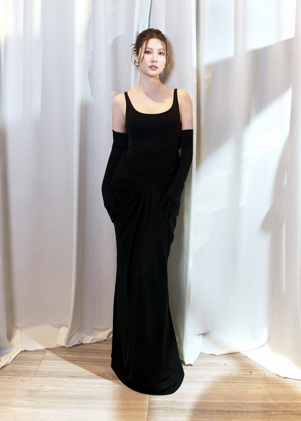 Diễm My 9X tuổi 35 khoe nhan sắc gái một con rạng rỡ