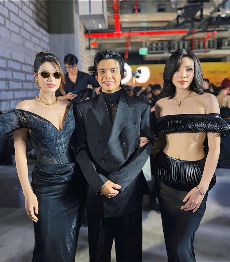 Kỳ Duyên khoe vòng eo siêu thực, gợi cảm hết nấc khi sóng đôi cùng Thiên Ân Kỳ Duyên khoe vòng eo siêu thực, gợi cảm hết nấc khi sóng đôi cùng Thiên Ân