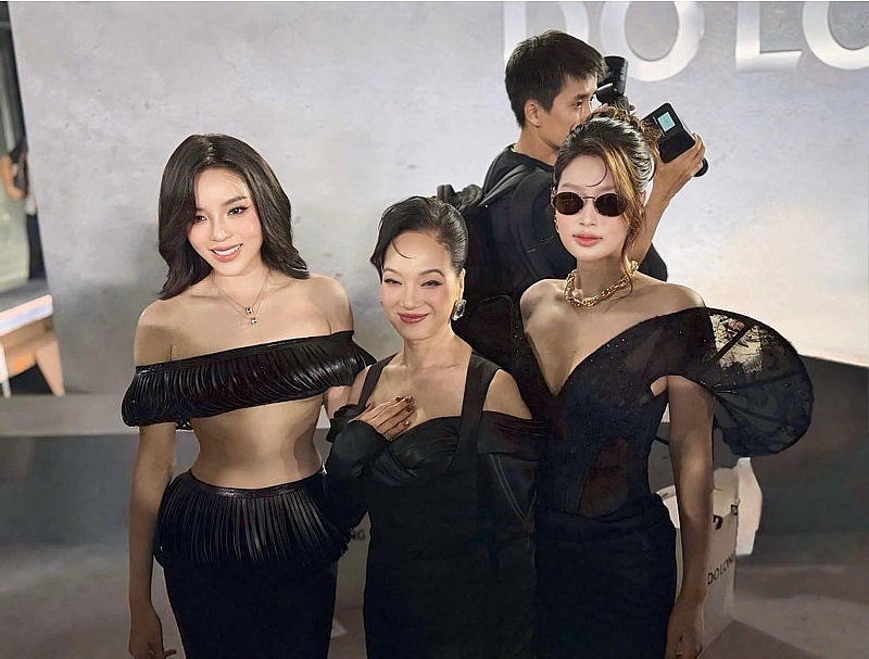 Kỳ Duyên khoe vòng eo siêu thực, gợi cảm hết nấc khi sóng đôi cùng Thiên Ân Kỳ Duyên khoe vòng eo siêu thực, gợi cảm hết nấc khi sóng đôi cùng Thiên Ân