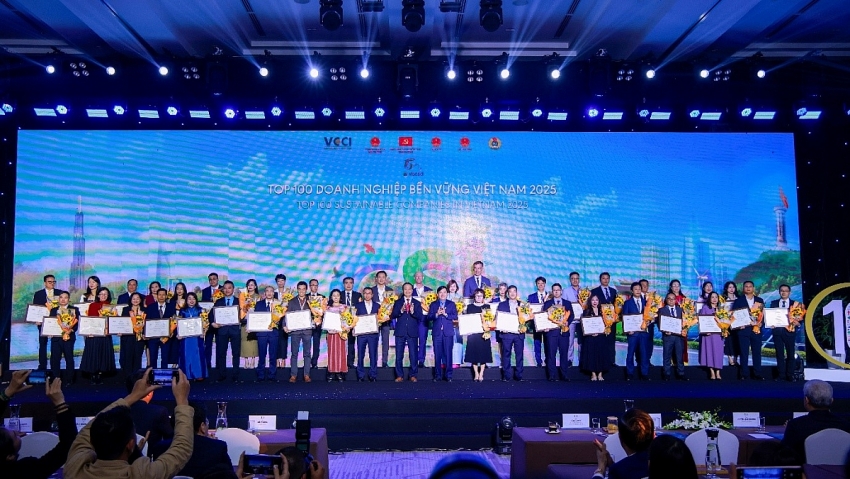 Herbalife Việt Nam được  vinh danh Top 100 Doanh Nghiệp Bền Vững Việt Nam 2025