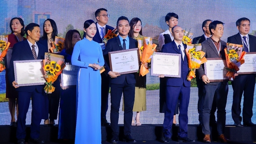 Herbalife Việt Nam được  vinh danh Top 100 Doanh Nghiệp Bền Vững Việt Nam 2025