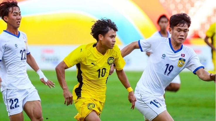 Hạ đẹp U22 Lào, tuyển Malaysia "vượt mặt" U22 Việt Nam