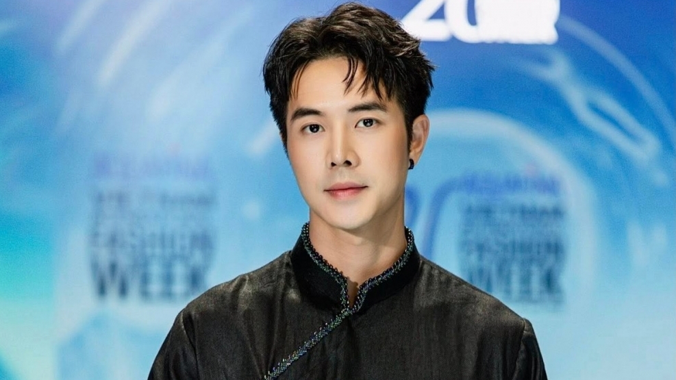 “Dũng con bác Bơ” Đức Hiếu xả vai khoe hình thể nam thần cuồn cuộn