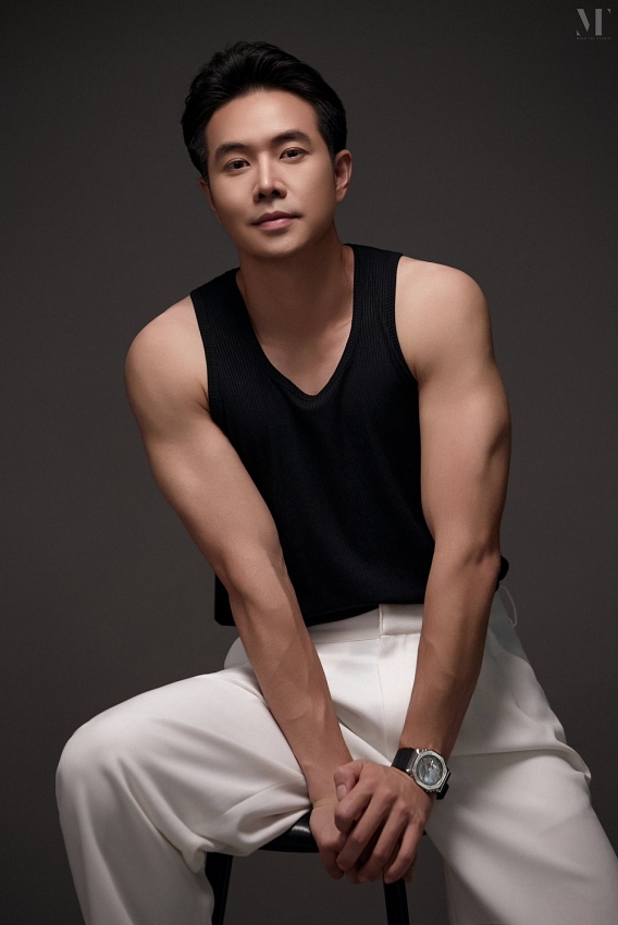 “Dũng con bác Bơ” Đức Hiếu xả vai khoe hình thể nam thần cuồn cuộn “Dũng con bác Bơ” Đức Hiếu xả vai khoe hình thể nam thần cuồn cuộn