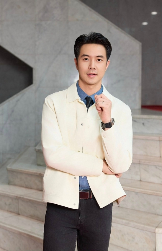 “Dũng con bác Bơ” Đức Hiếu xả vai khoe hình thể nam thần cuồn cuộn “Dũng con bác Bơ” Đức Hiếu xả vai khoe hình thể nam thần cuồn cuộn