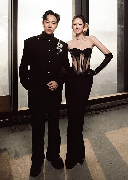 Phong cách thời trang ăn ý của vợ chồng diễn viên Anh Đức Phong cách thời trang ăn ý của vợ chồng diễn viên Anh Đức