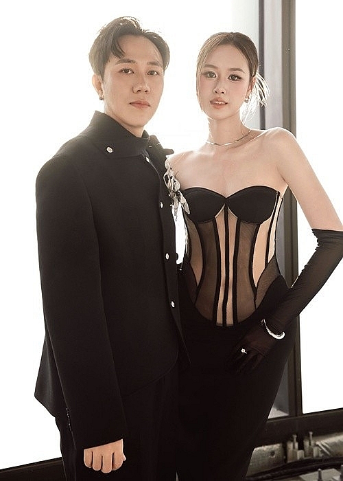 Phong cách thời trang ăn ý của vợ chồng diễn viên Anh Đức Phong cách thời trang ăn ý của vợ chồng diễn viên Anh Đức