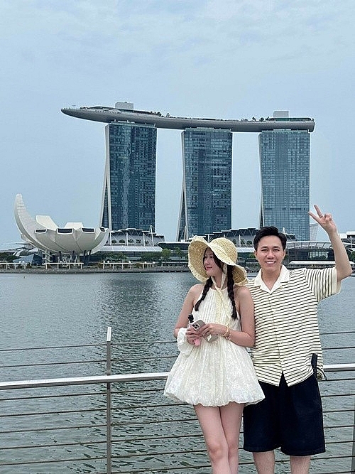 Phong cách thời trang ăn ý của vợ chồng diễn viên Anh Đức Phong cách thời trang ăn ý của vợ chồng diễn viên Anh Đức