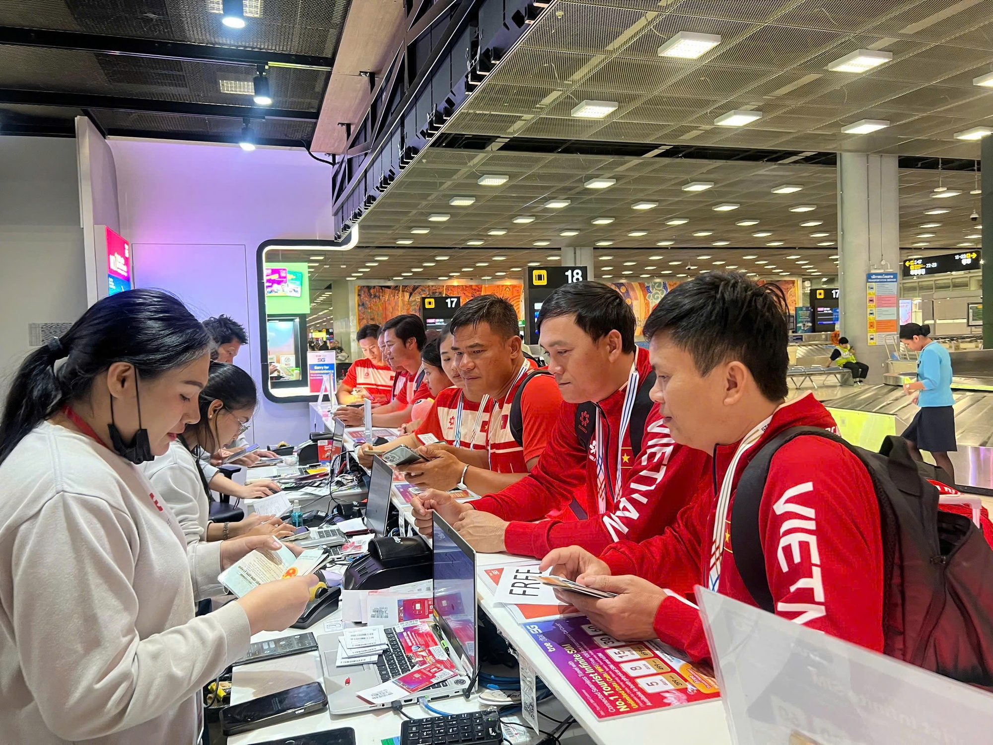 Đoàn Thể thao Việt Nam tới Thái Lan, sẵn sàng cho SEA Games 33 Đoàn Thể thao Việt Nam tới Thái Lan, sẵn sàng cho SEA Games 33